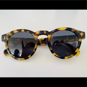 Illesteva Leonard Sunglasses (Tortoise / Grey)